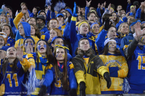 sports-fb-reg-finals-12-crowd-closeup
